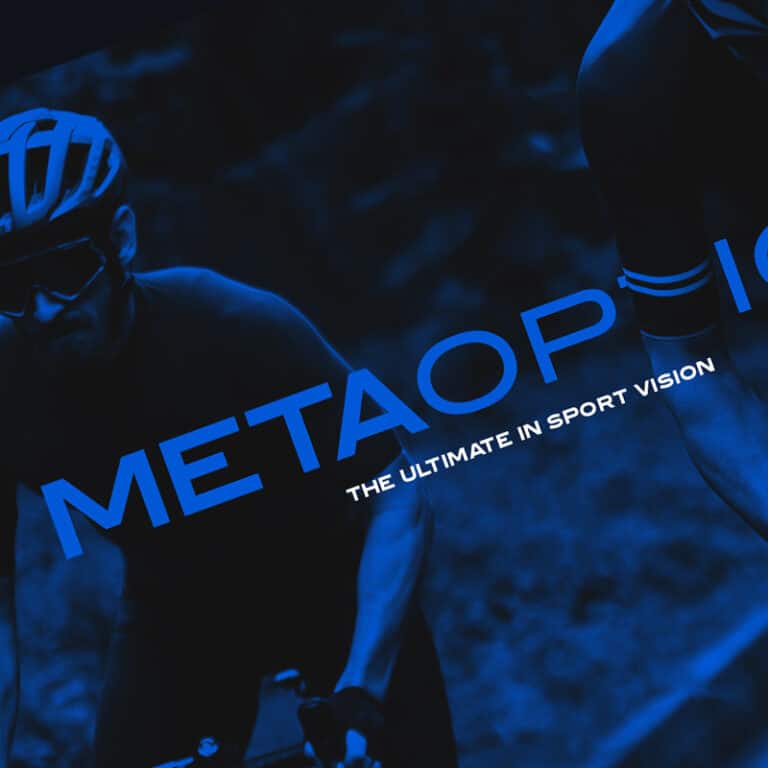 Mise en scene des lunettes Metaoptics lors d une course entre cyclistes professionnels. Tweener, specialiste en identite visuelle, a designe la charte graphique de la marque.
